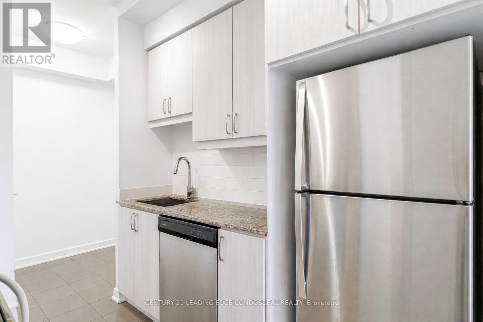 1712 - 9205 Yonge Street, Richmond Hill, Ontario  L4C 1V5 - Photo 8 - N12845214