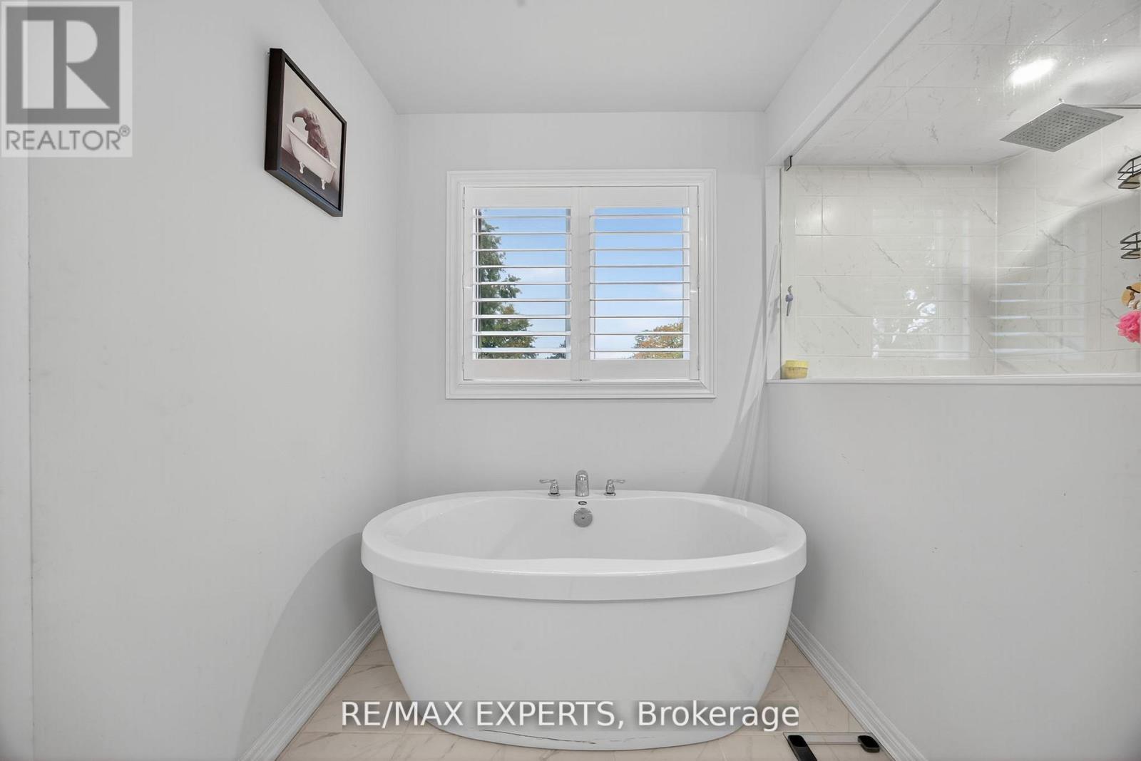 66 Robb Thompson Road, East Gwillimbury, Ontario  L0G 1M0 - Photo 14 - N12845254