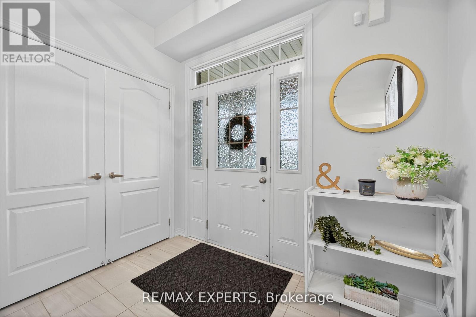 66 Robb Thompson Road, East Gwillimbury, Ontario  L0G 1M0 - Photo 3 - N12845254