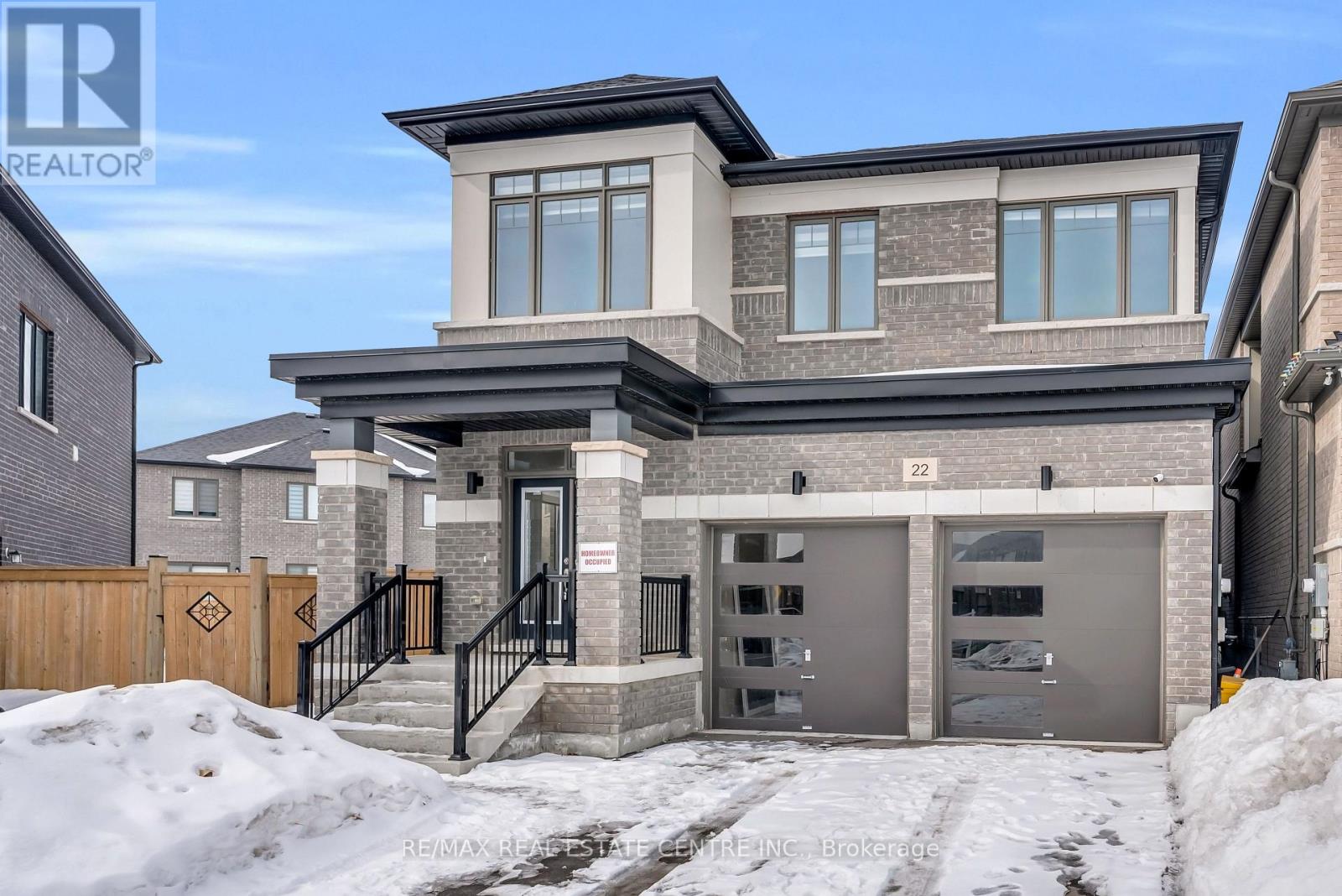 22 Spinland Street, Caledon, Ontario  L7C 4K4 - Photo 2 - W12770926