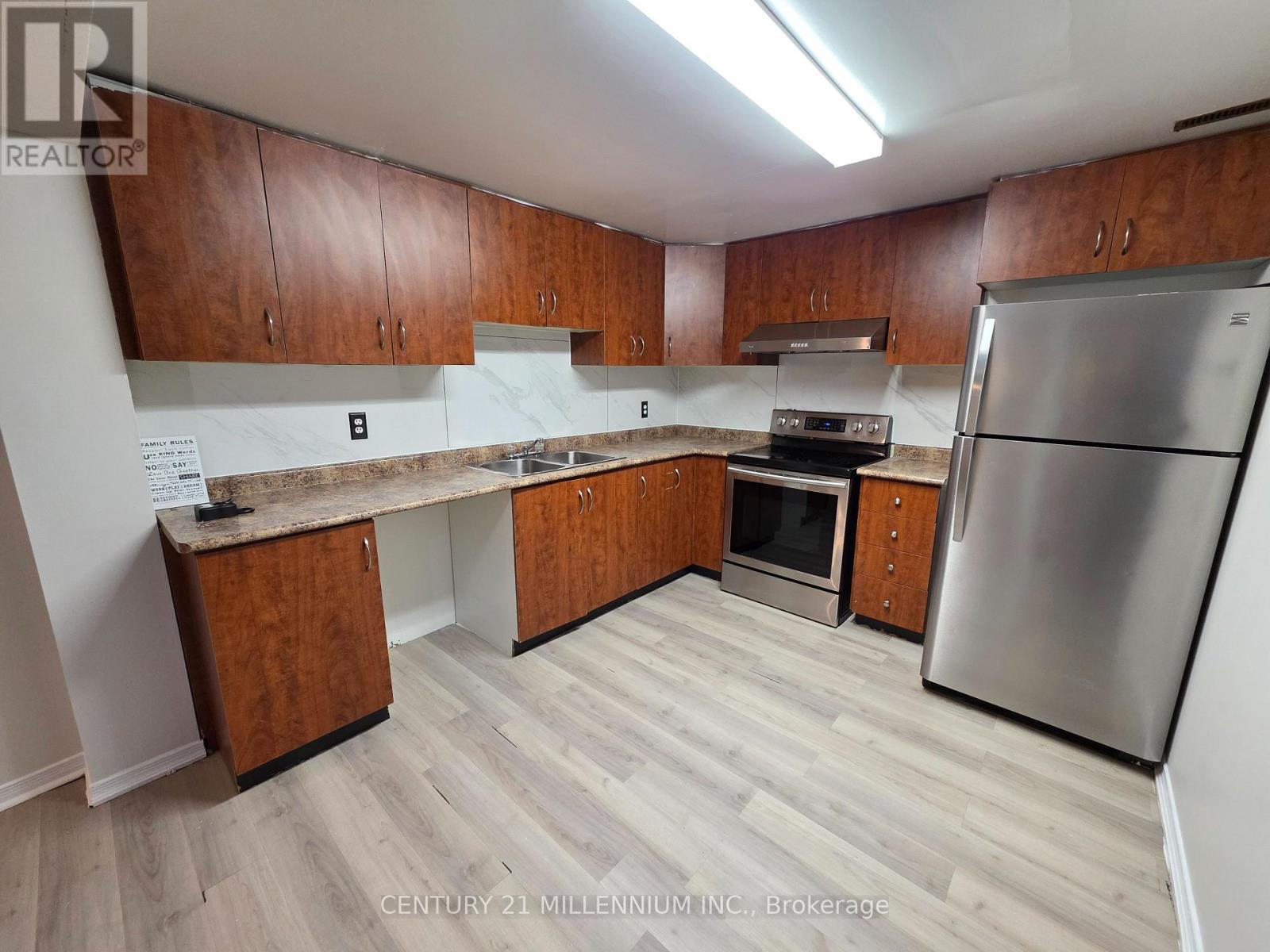 Bsmt - 30 Wexford Road, Brampton, Ontario  L6Z 2W3 - Photo 7 - W12841692