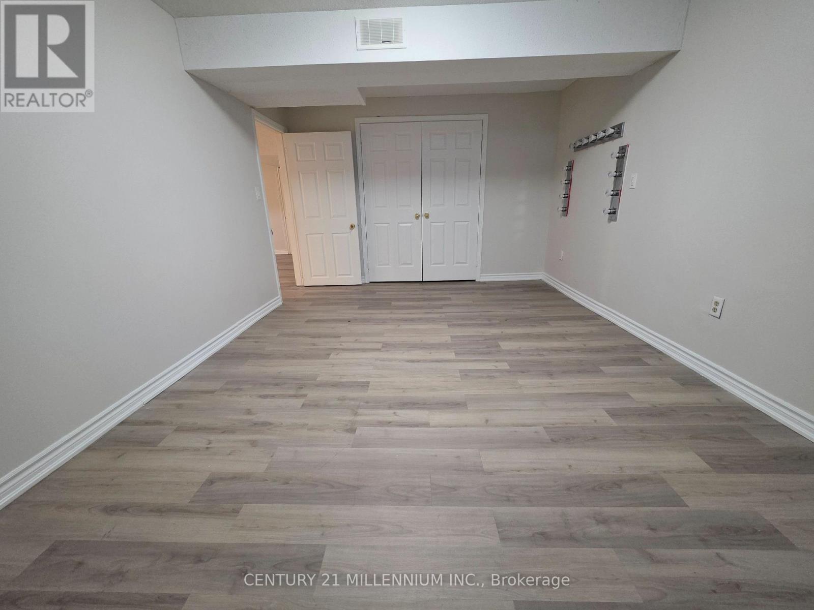 Bsmt - 30 Wexford Road, Brampton, Ontario  L6Z 2W3 - Photo 19 - W12841692