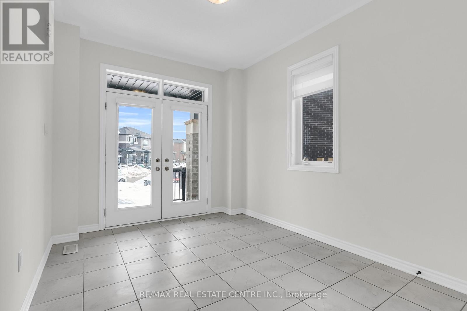 22 Spinland Street, Caledon, Ontario  L7C 4K4 - Photo 4 - W12770926