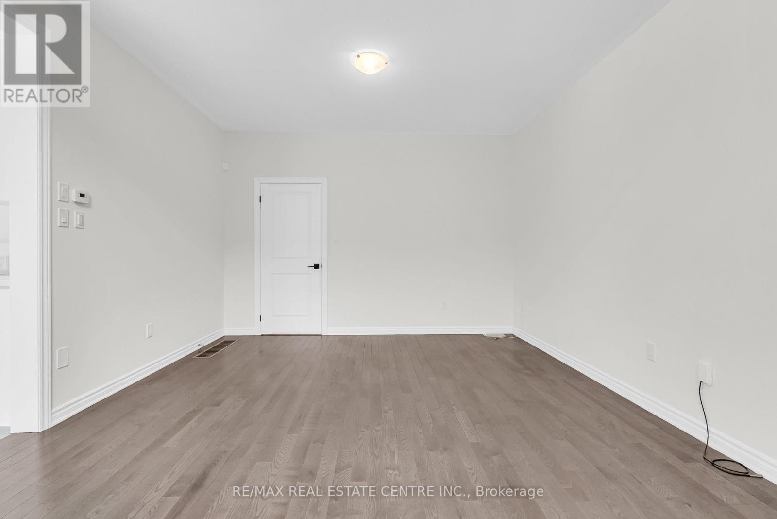 22 Spinland Street, Caledon, Ontario  L7C 4K4 - Photo 6 - W12770926