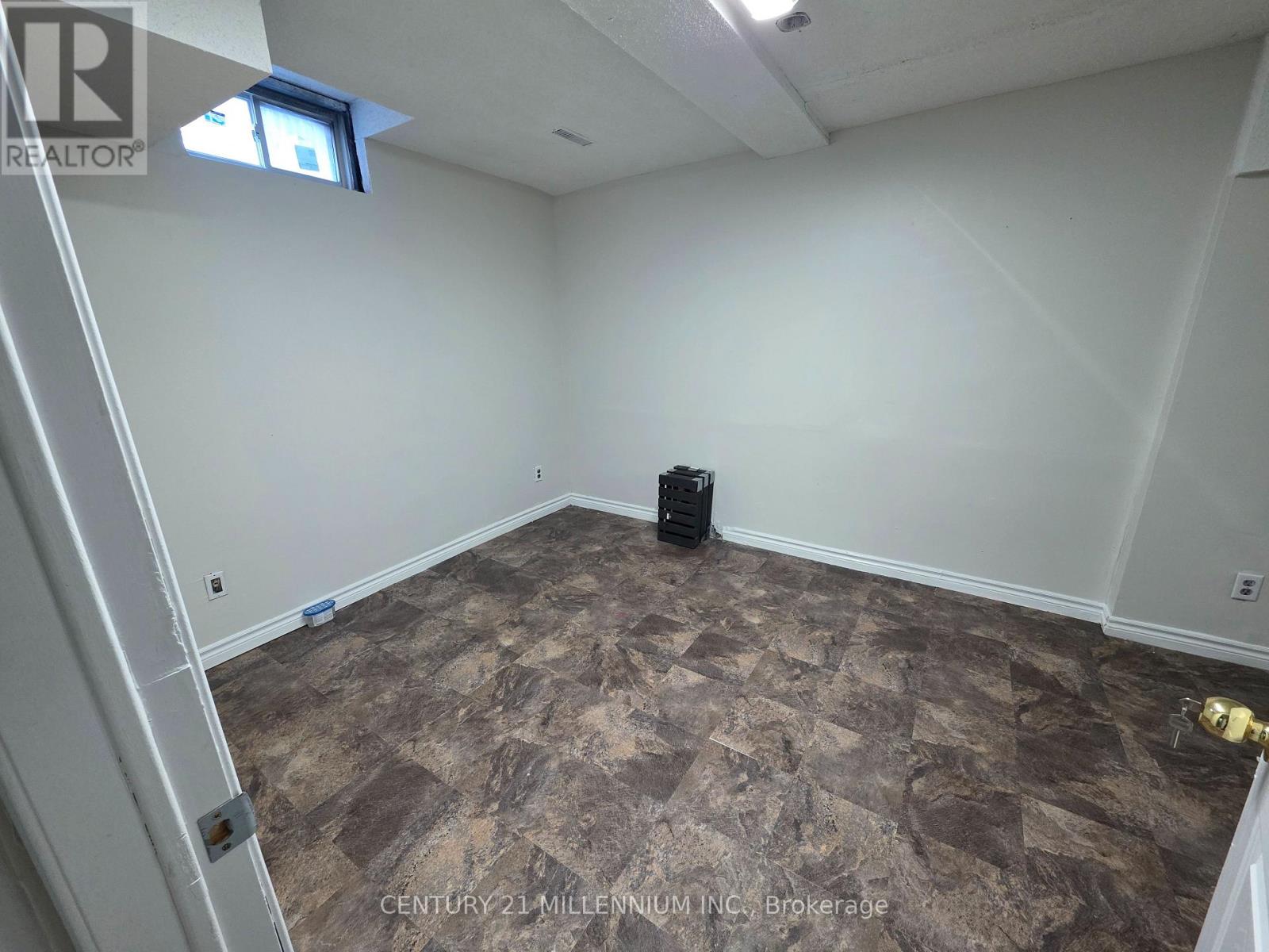 Bsmt - 30 Wexford Road, Brampton, Ontario  L6Z 2W3 - Photo 21 - W12841692