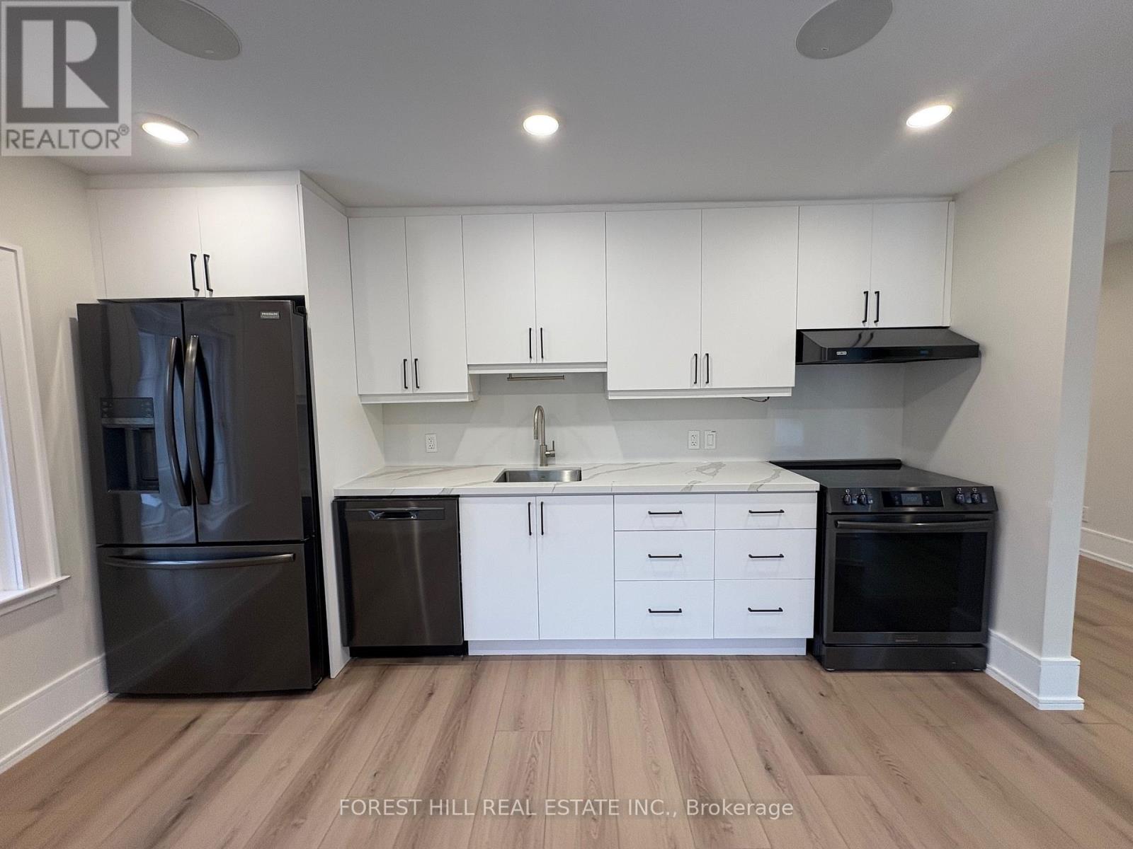 2ND LEVEL - 13 THOMAS STREET Mississauga (Streetsville), ON L5M 1Y4