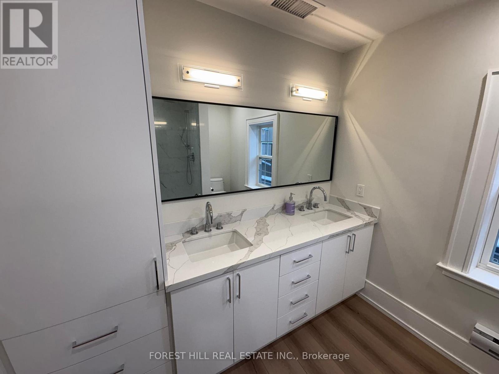 2ND LEVEL - 13 THOMAS STREET Mississauga (Streetsville), ON L5M 1Y4