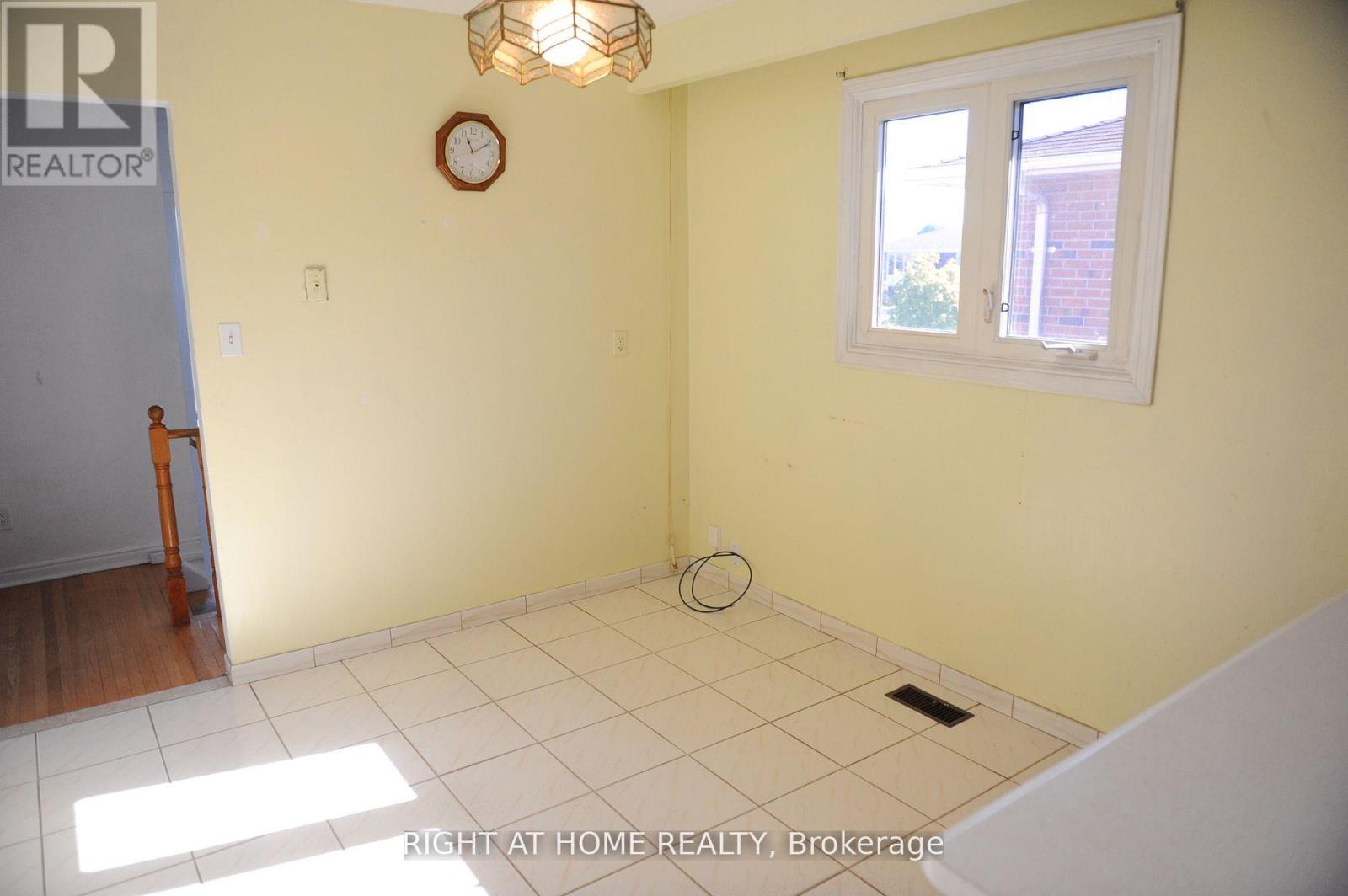 Upper - 1618 Corkstone Glade, Mississauga, Ontario  L4W 2E7 - Photo 13 - W12845150