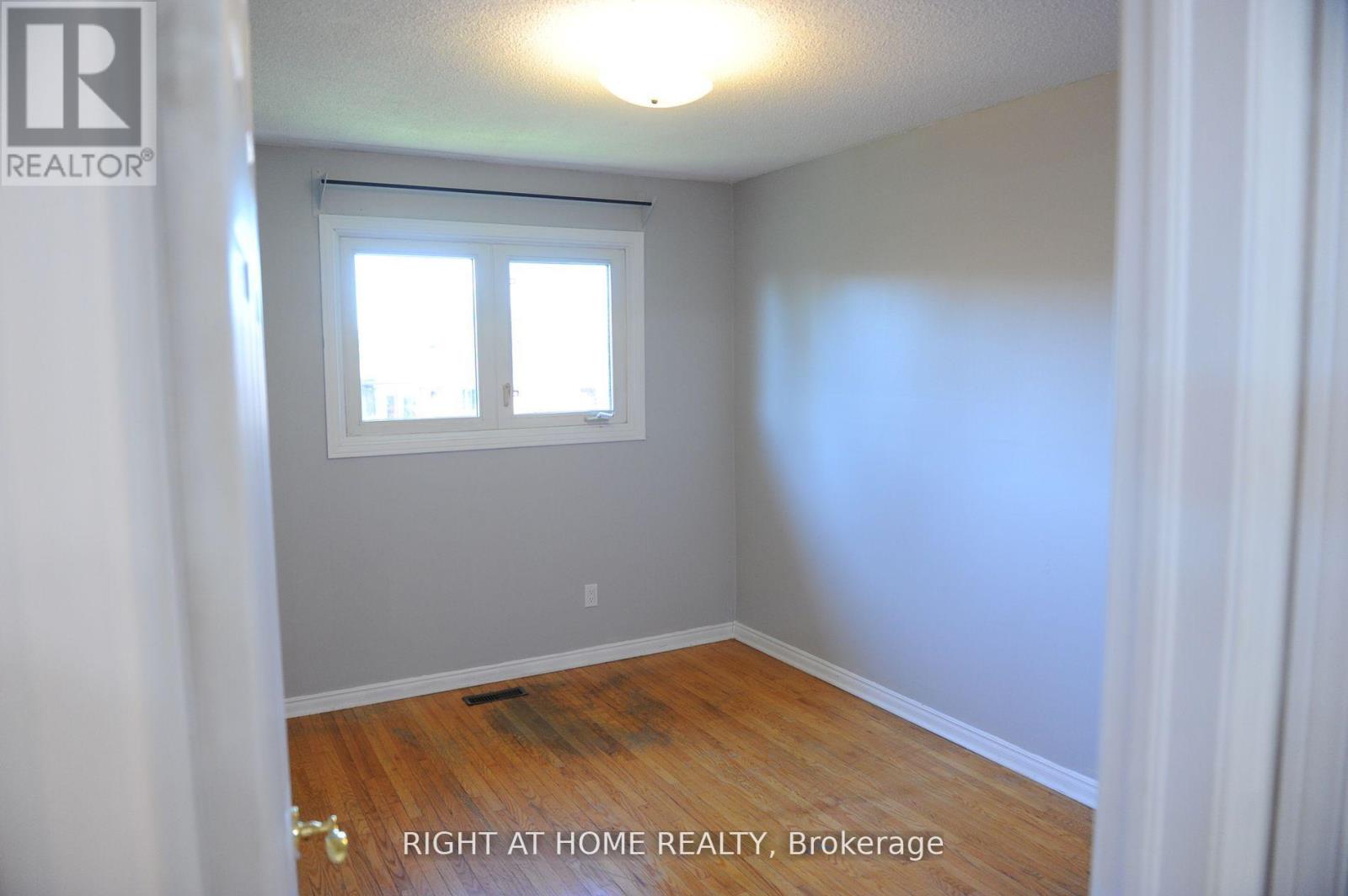 Upper - 1618 Corkstone Glade, Mississauga, Ontario  L4W 2E7 - Photo 17 - W12845150