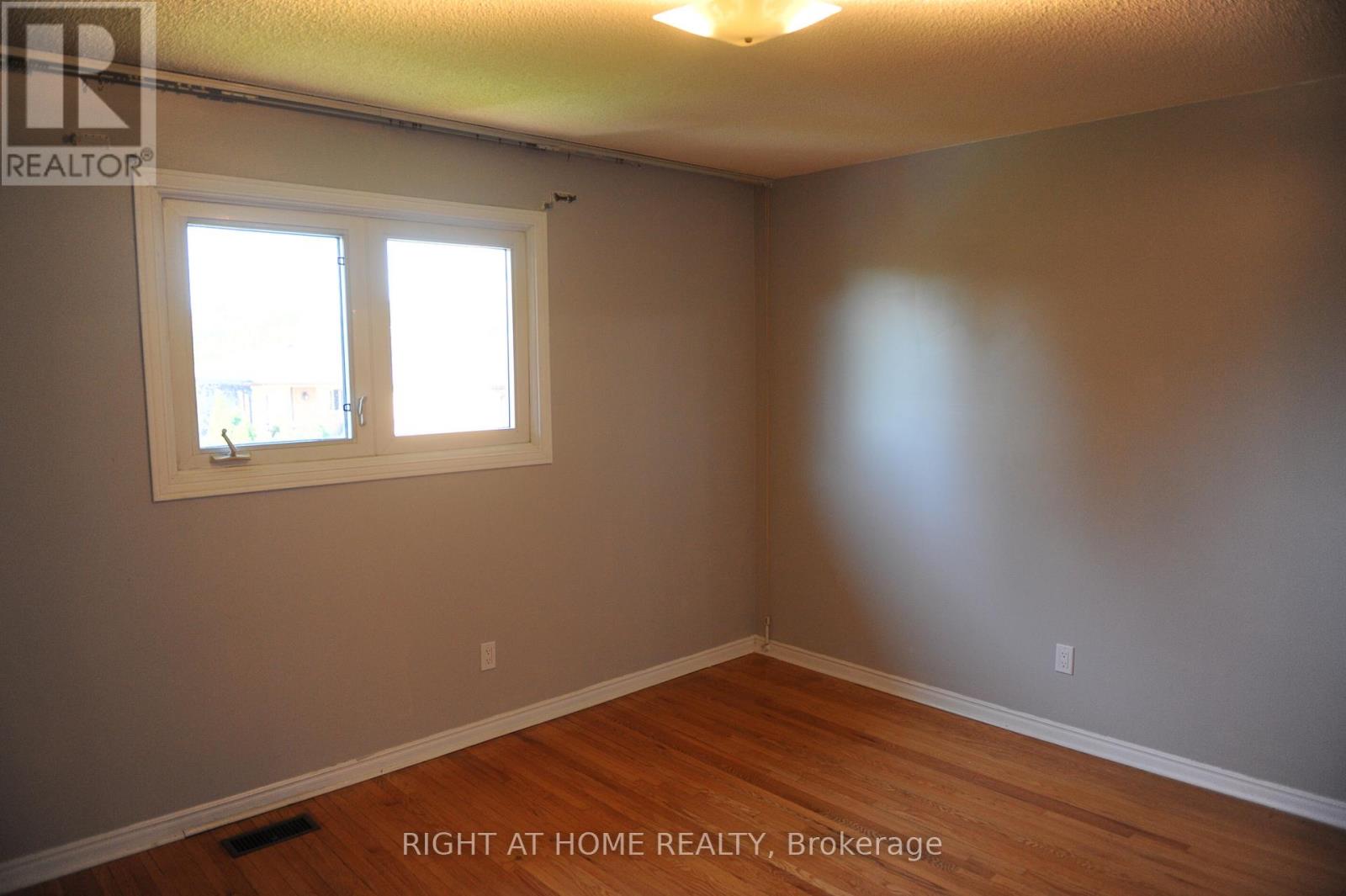 Upper - 1618 Corkstone Glade, Mississauga, Ontario  L4W 2E7 - Photo 22 - W12845150