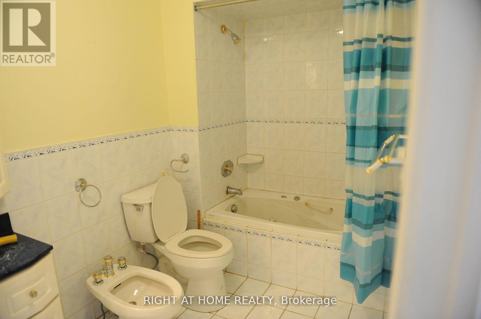 Upper - 1618 Corkstone Glade, Mississauga, Ontario  L4W 2E7 - Photo 23 - W12845150