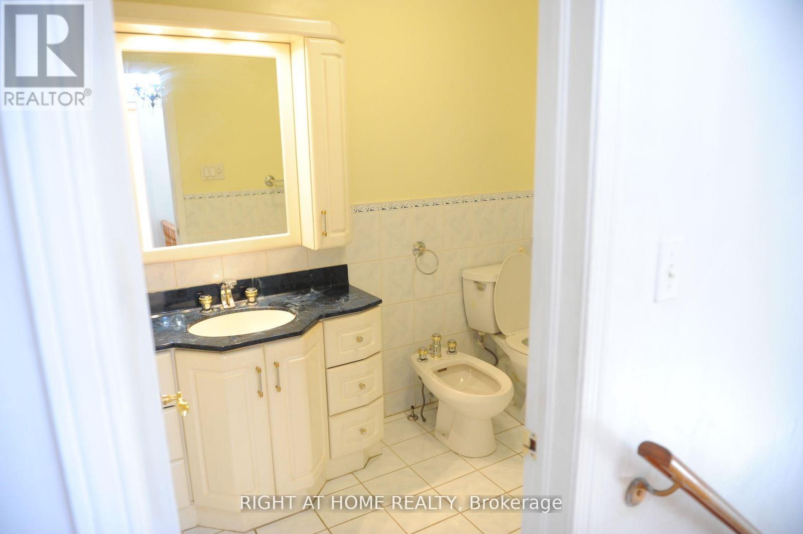 Upper - 1618 Corkstone Glade, Mississauga, Ontario  L4W 2E7 - Photo 24 - W12845150