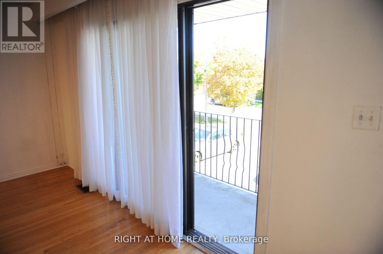 Upper - 1618 Corkstone Glade, Mississauga, Ontario  L4W 2E7 - Photo 7 - W12845150