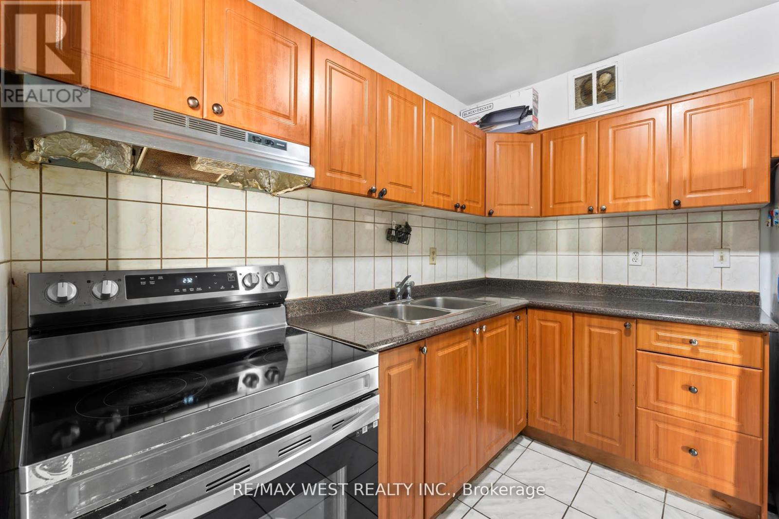 605 - 380 Dixon Road, Toronto, Ontario  M9R 1T3 - Photo 14 - W12845206