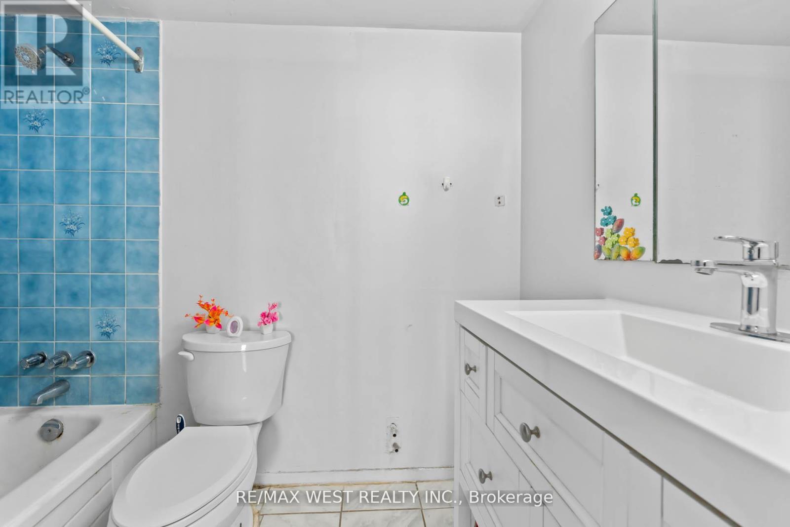 605 - 380 Dixon Road, Toronto, Ontario  M9R 1T3 - Photo 22 - W12845206