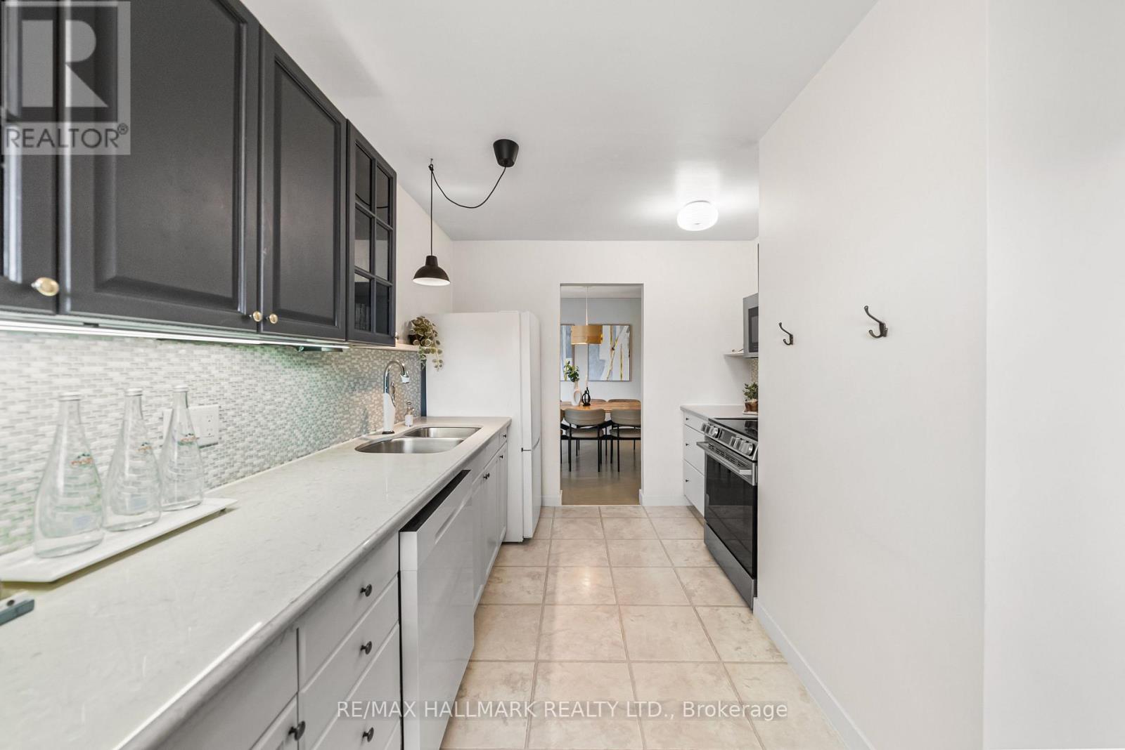 619 Timber Lane, Burlington, Ontario  L7L 4B1 - Photo 10 - W12845236