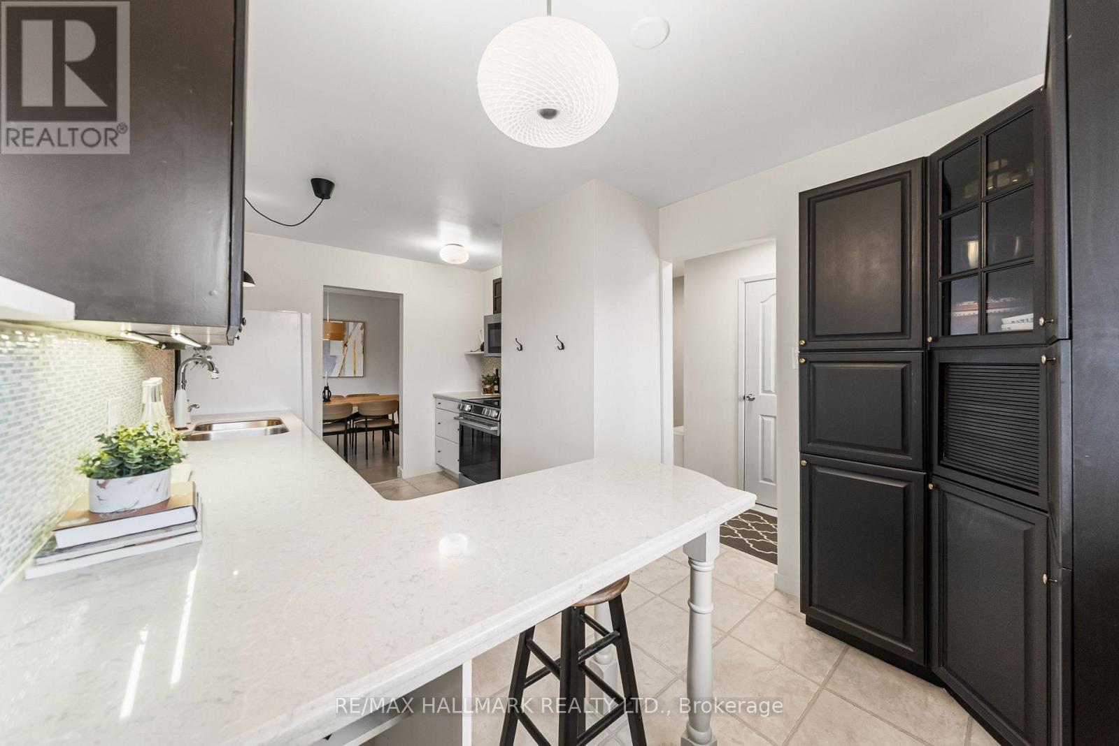 619 Timber Lane, Burlington, Ontario  L7L 4B1 - Photo 11 - W12845236