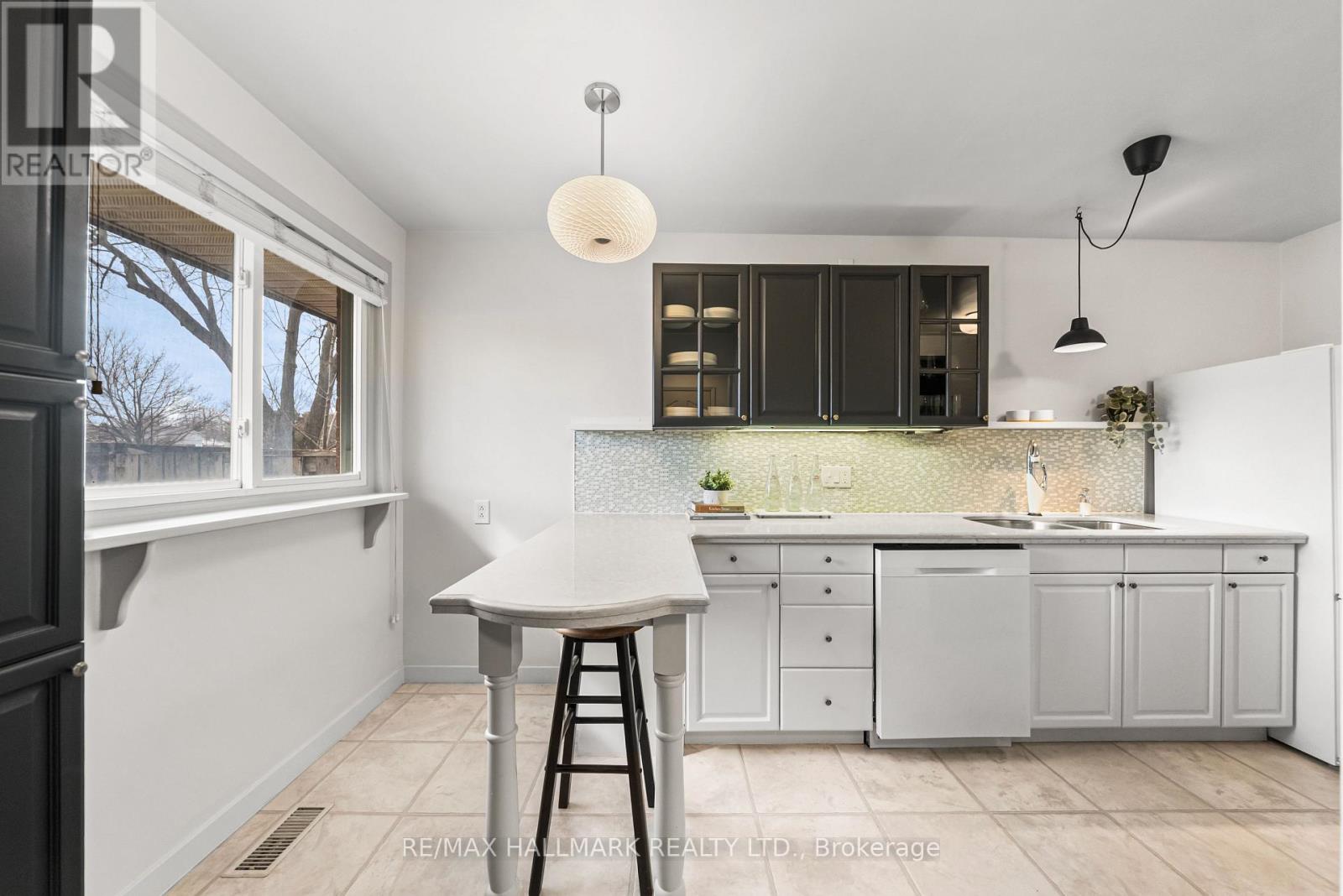 619 Timber Lane, Burlington, Ontario  L7L 4B1 - Photo 12 - W12845236