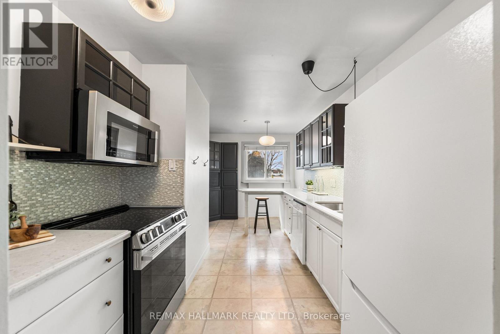 619 Timber Lane, Burlington, Ontario  L7L 4B1 - Photo 8 - W12845236