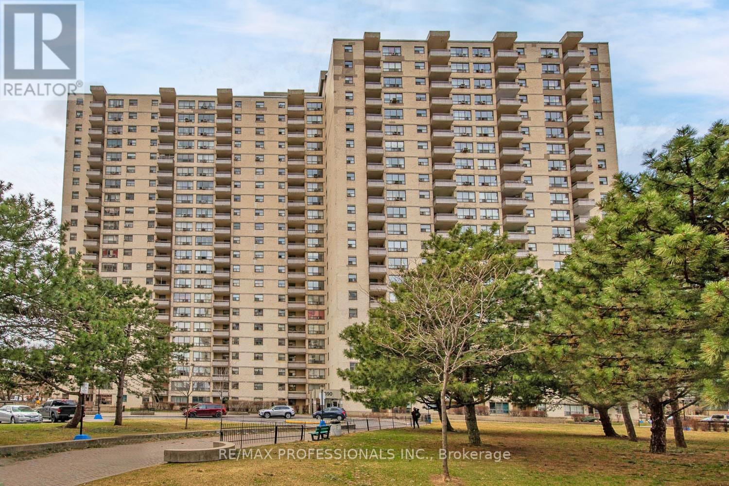 1405 - 390 DIXON ROAD, Toronto, Ontario