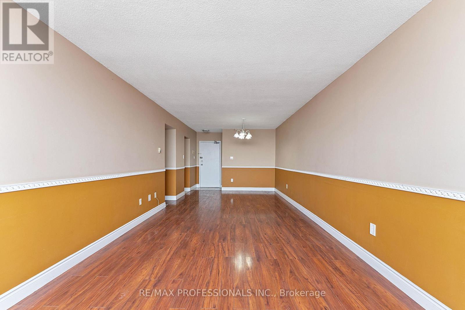 1405 - 390 Dixon Road, Toronto, Ontario  M9R 1T4 - Photo 10 - W12845260