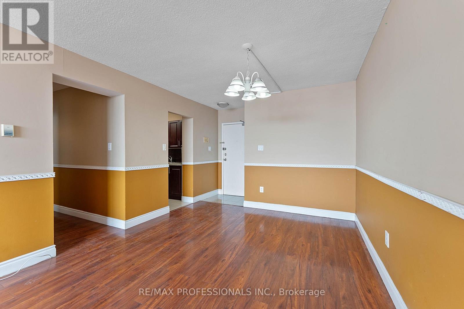 1405 - 390 Dixon Road, Toronto, Ontario  M9R 1T4 - Photo 12 - W12845260