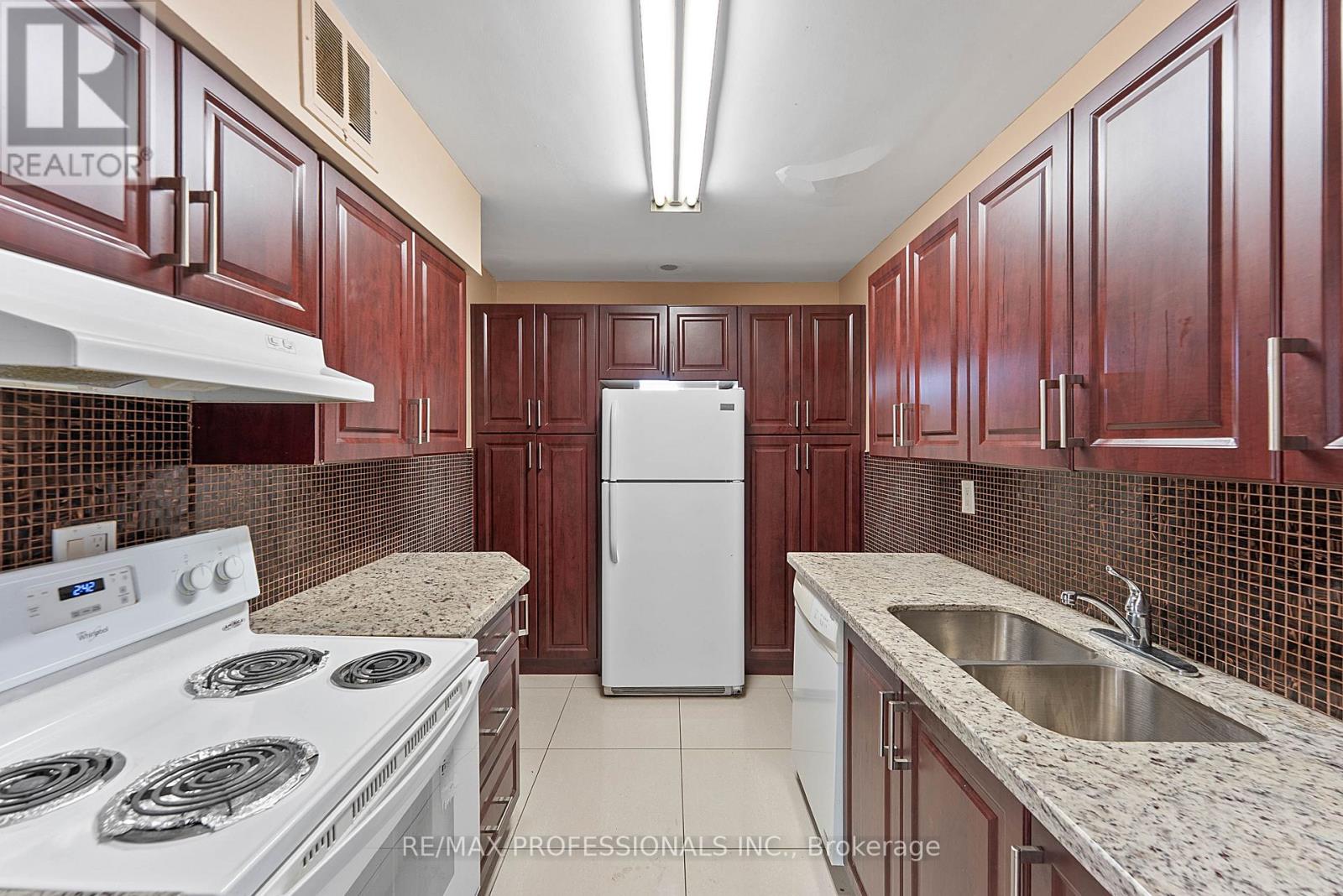 1405 - 390 Dixon Road, Toronto, Ontario  M9R 1T4 - Photo 13 - W12845260