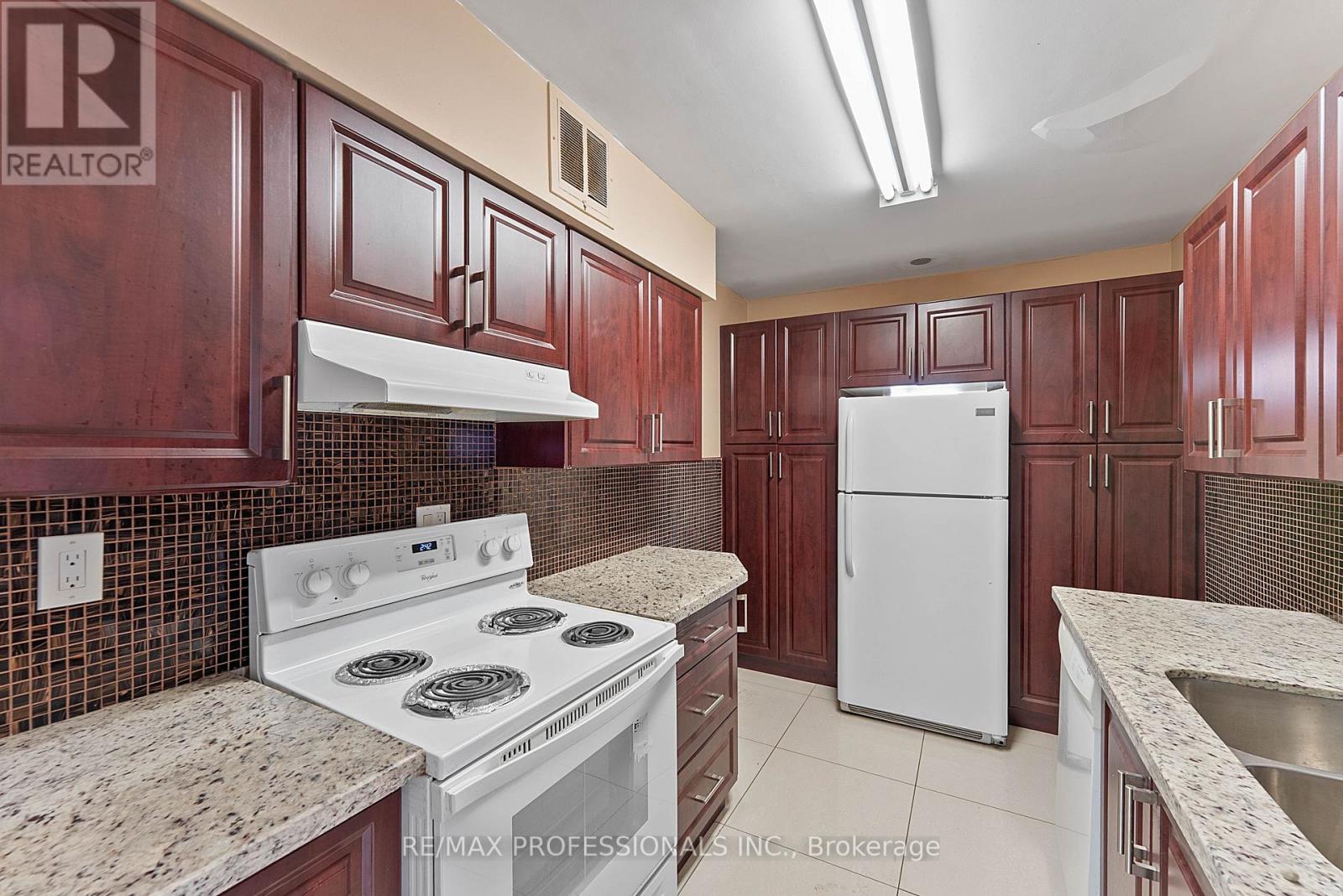 1405 - 390 Dixon Road, Toronto, Ontario  M9R 1T4 - Photo 15 - W12845260