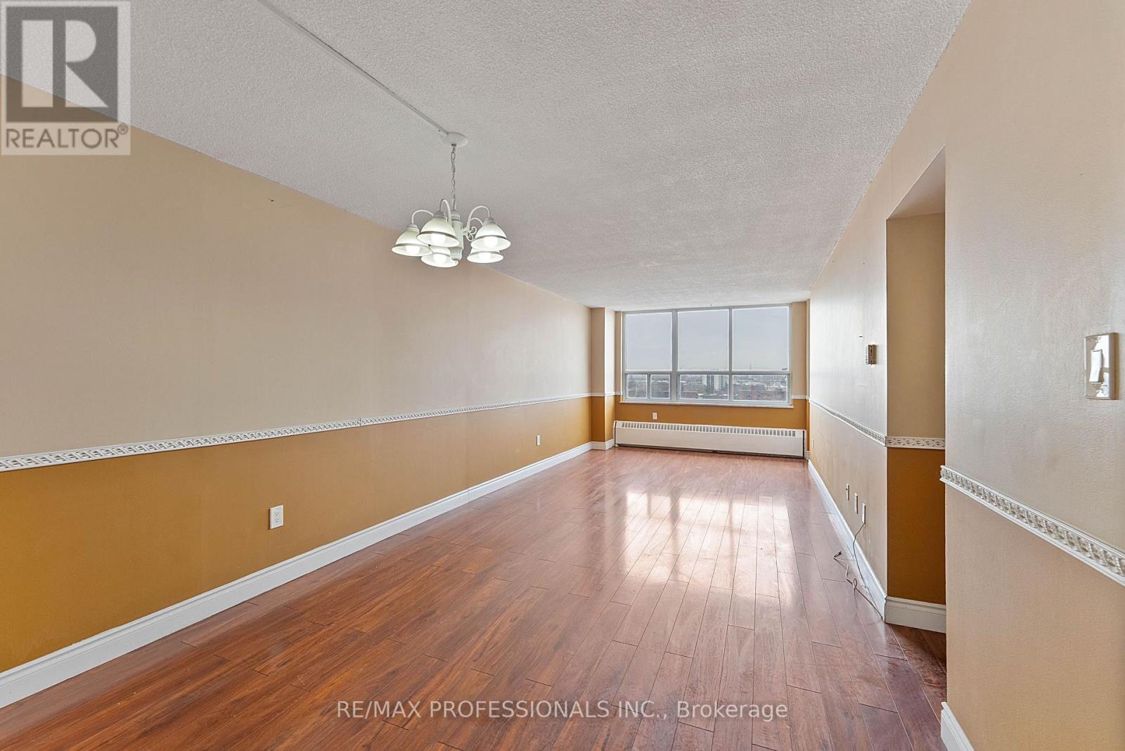 1405 - 390 Dixon Road, Toronto, Ontario  M9R 1T4 - Photo 3 - W12845260