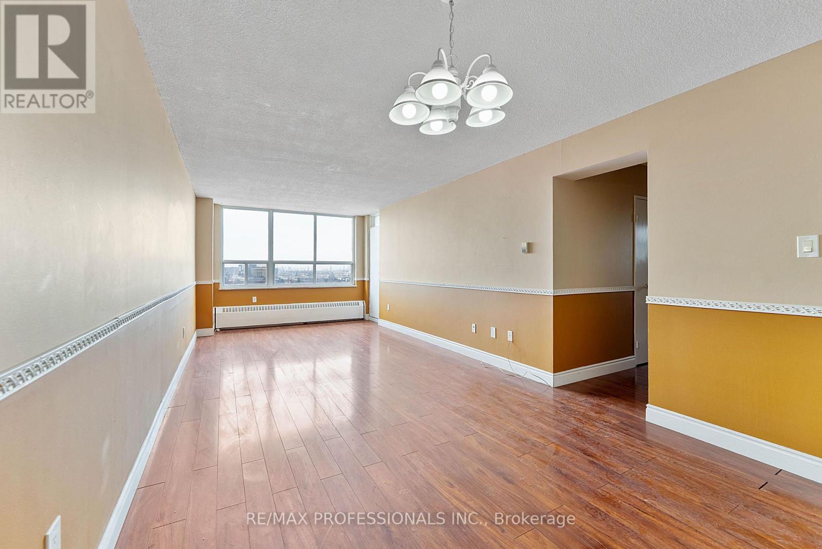 1405 - 390 Dixon Road, Toronto, Ontario  M9R 1T4 - Photo 6 - W12845260