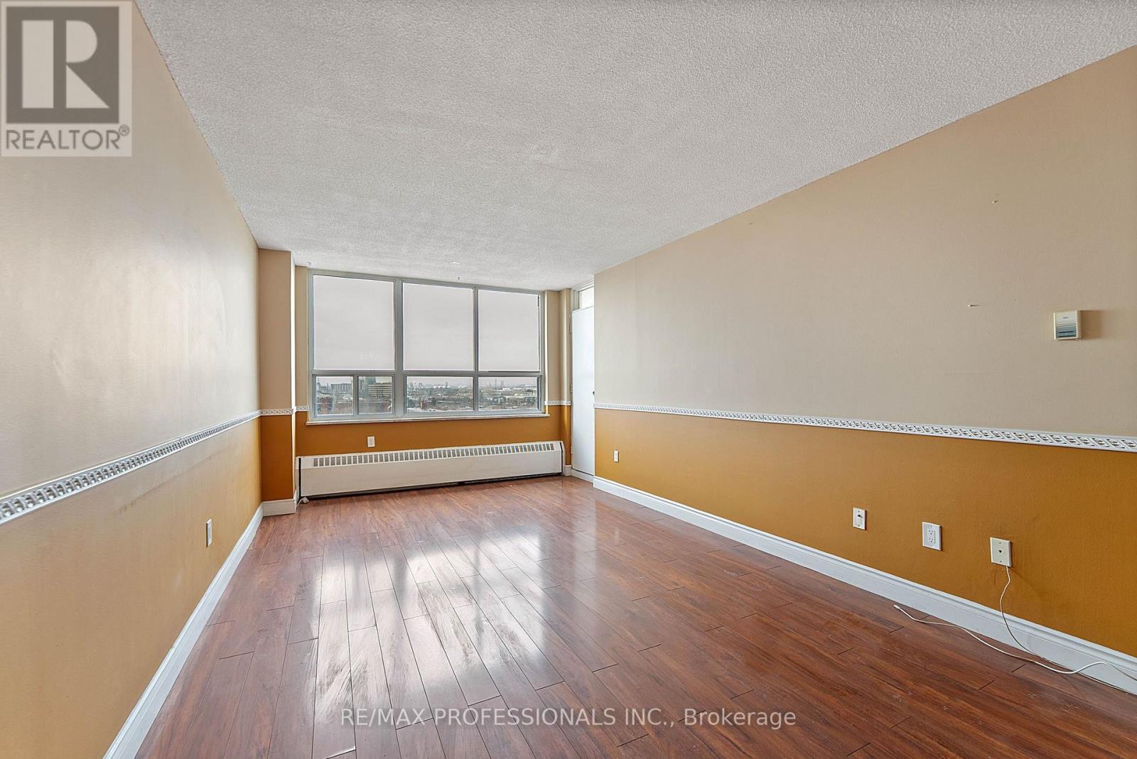 1405 - 390 Dixon Road, Toronto, Ontario  M9R 1T4 - Photo 7 - W12845260