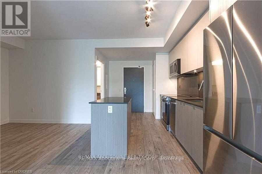 B0822 - 133 Bronte Road, Oakville, Ontario  L6L 3C1 - Photo 6 - W12845268