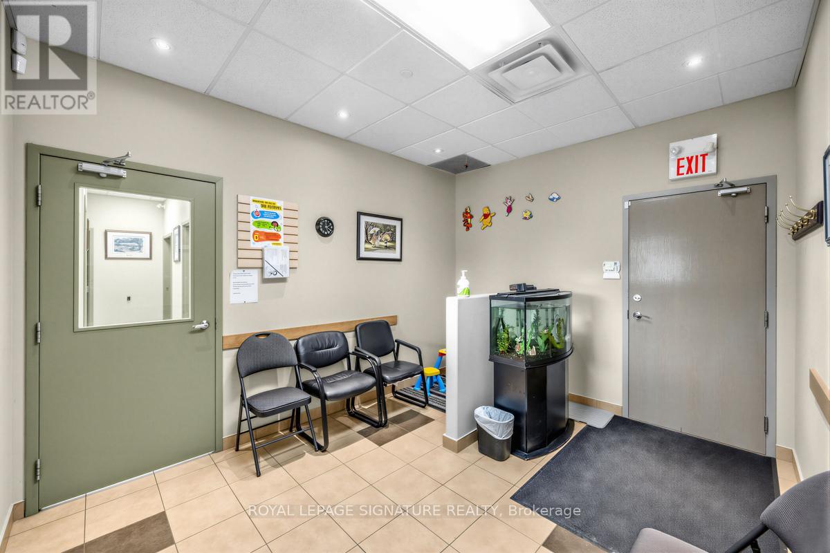 201 - 100 Pertosa Drive, Brampton, Ontario  L6X 0H9 - Photo 5 - W12845286