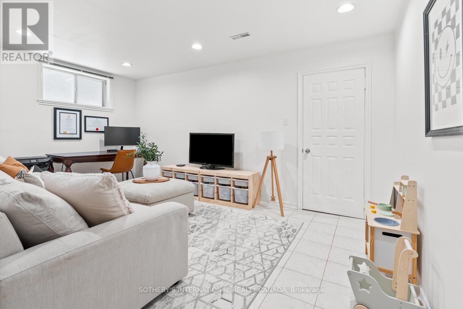 15a Schell Avenue, Toronto, Ontario  M6E 2S7 - Photo 39 - W12845328