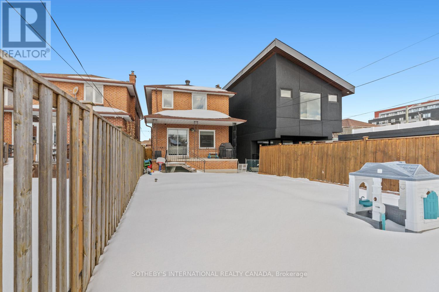 15a Schell Avenue, Toronto, Ontario  M6E 2S7 - Photo 47 - W12845328