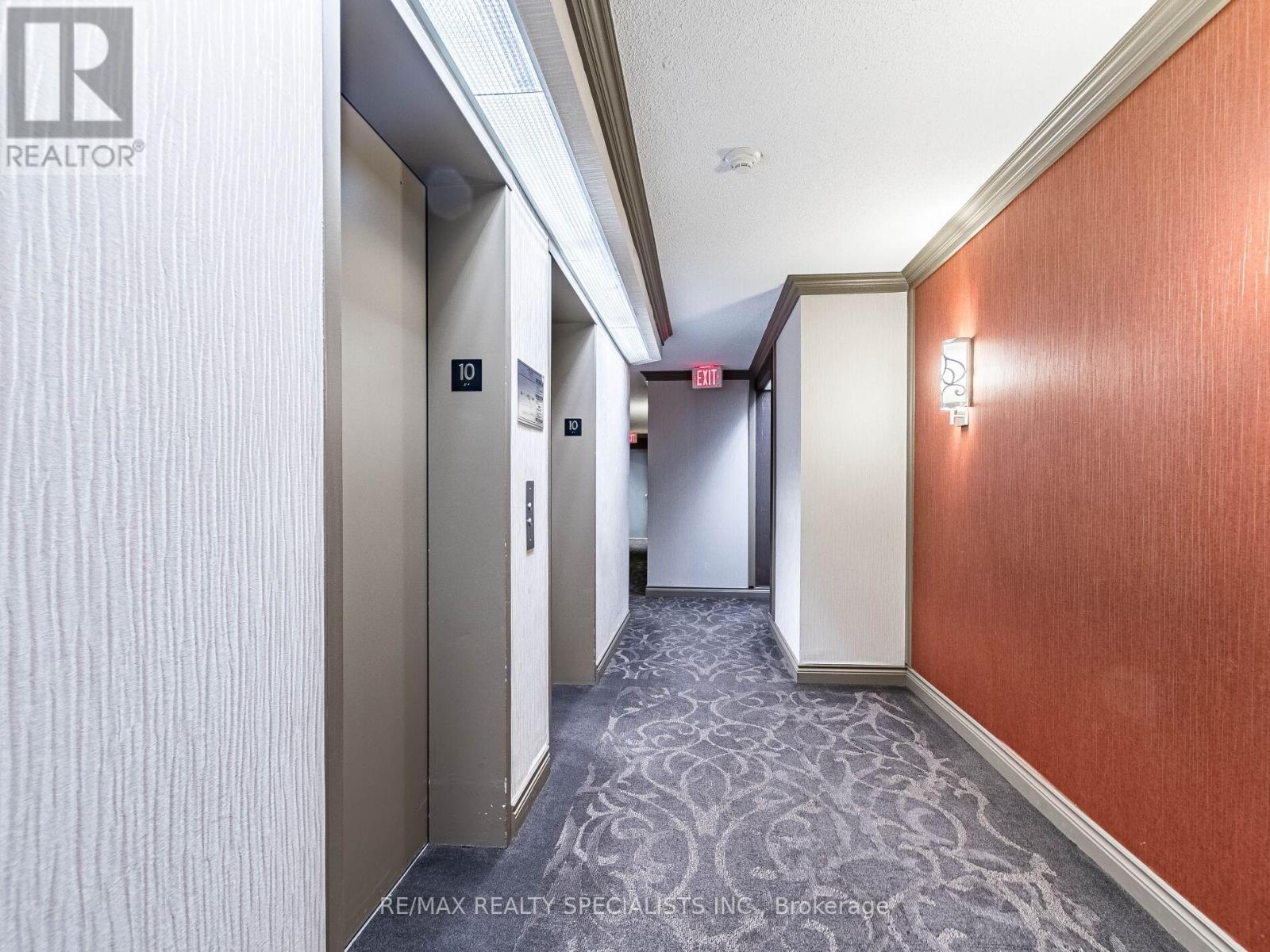1002 - 880 Dundas Street W, Mississauga, Ontario  L5C 4H3 - Photo 5 - W12845370
