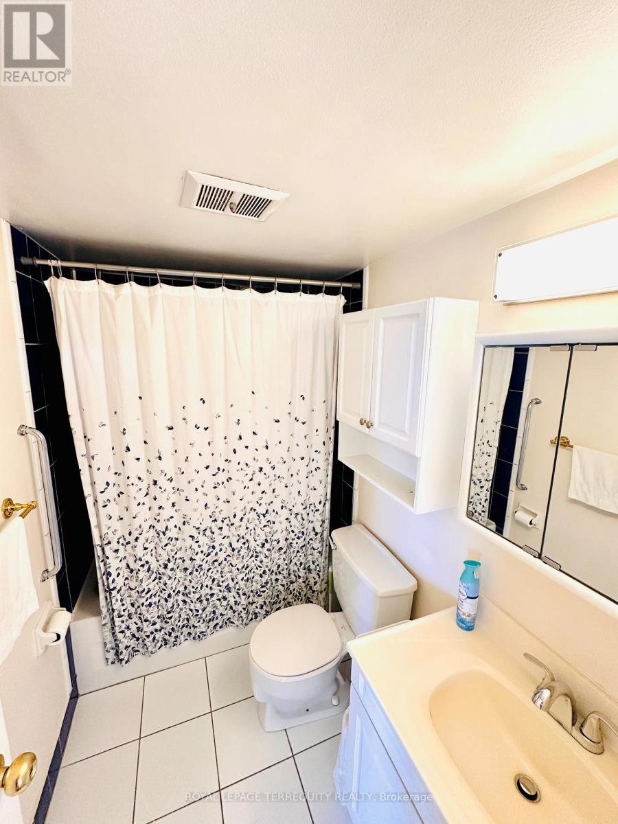 2212 - 155 Marlee Avenue, Toronto, Ontario  M6B 4B5 - Photo 11 - W12845372