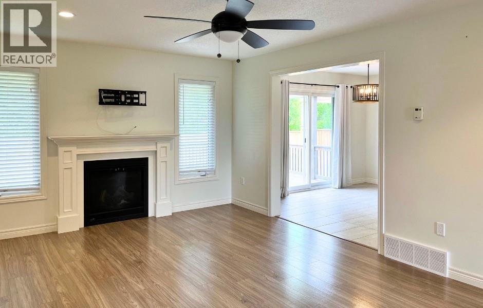 250 Meadowlark Lane, Sarnia, Ontario  N7S 0B7 - Photo 2 - 26004522