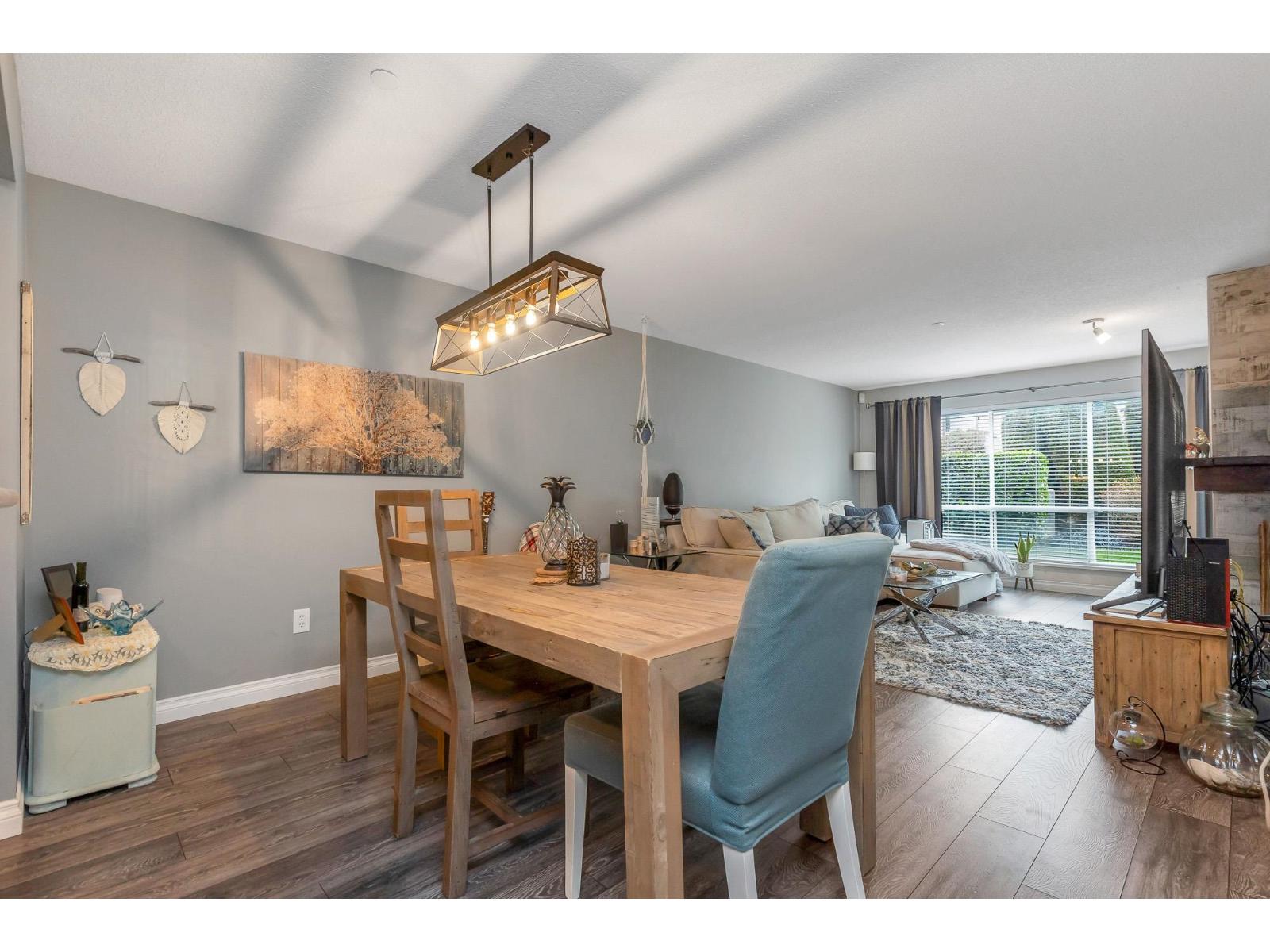 102 33280 E Bourquin Crescent, Abbotsford, British Columbia  V2S 7K2 - Photo 1 - R3082610