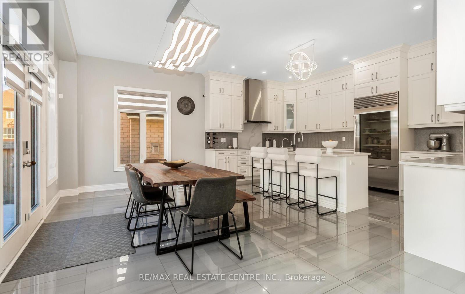 9 Rolling Acres Drive, Brampton, Ontario  L6X 5P3 - Photo 16 - W12844064