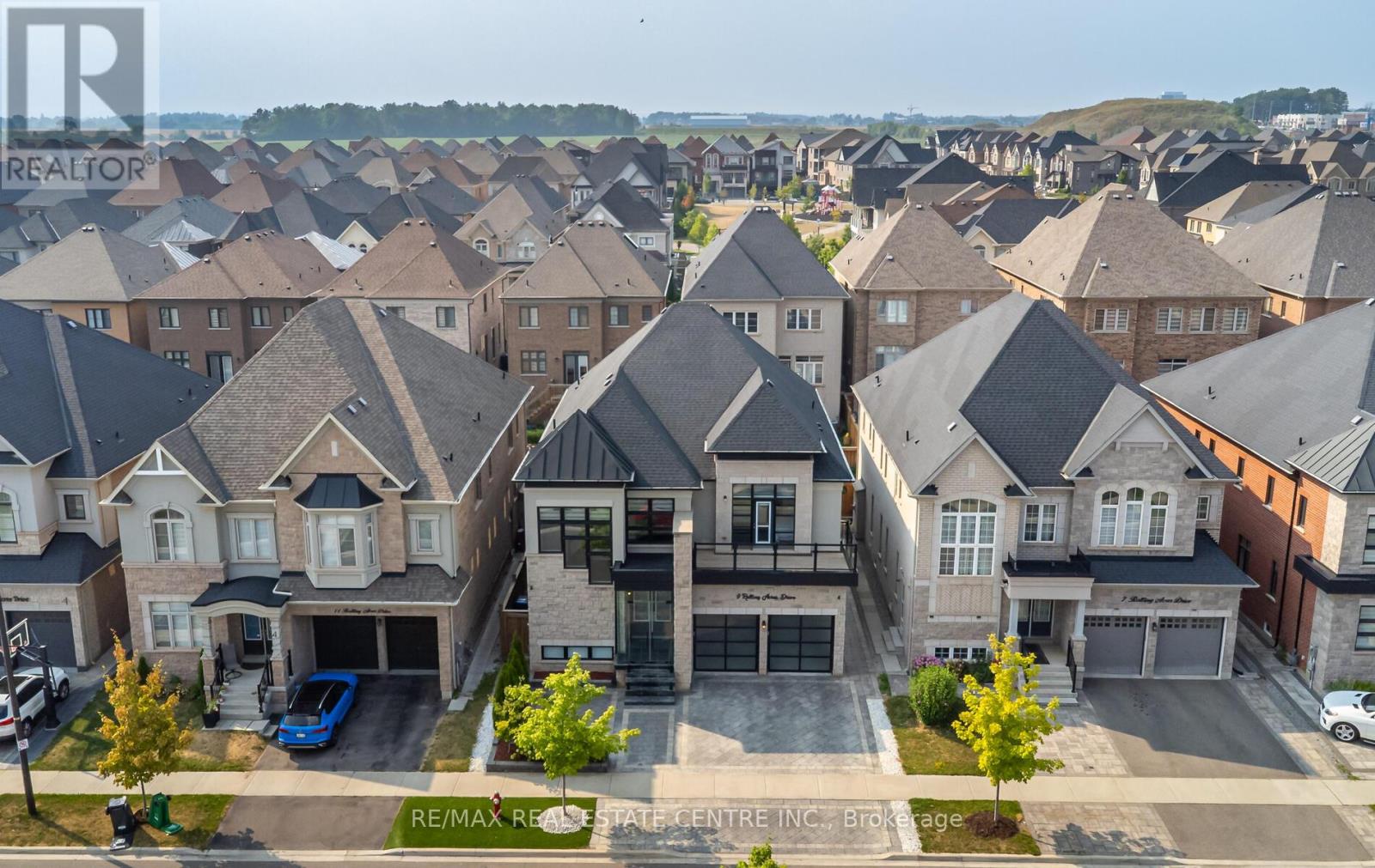 9 Rolling Acres Drive, Brampton, Ontario  L6X 5P3 - Photo 2 - W12844064