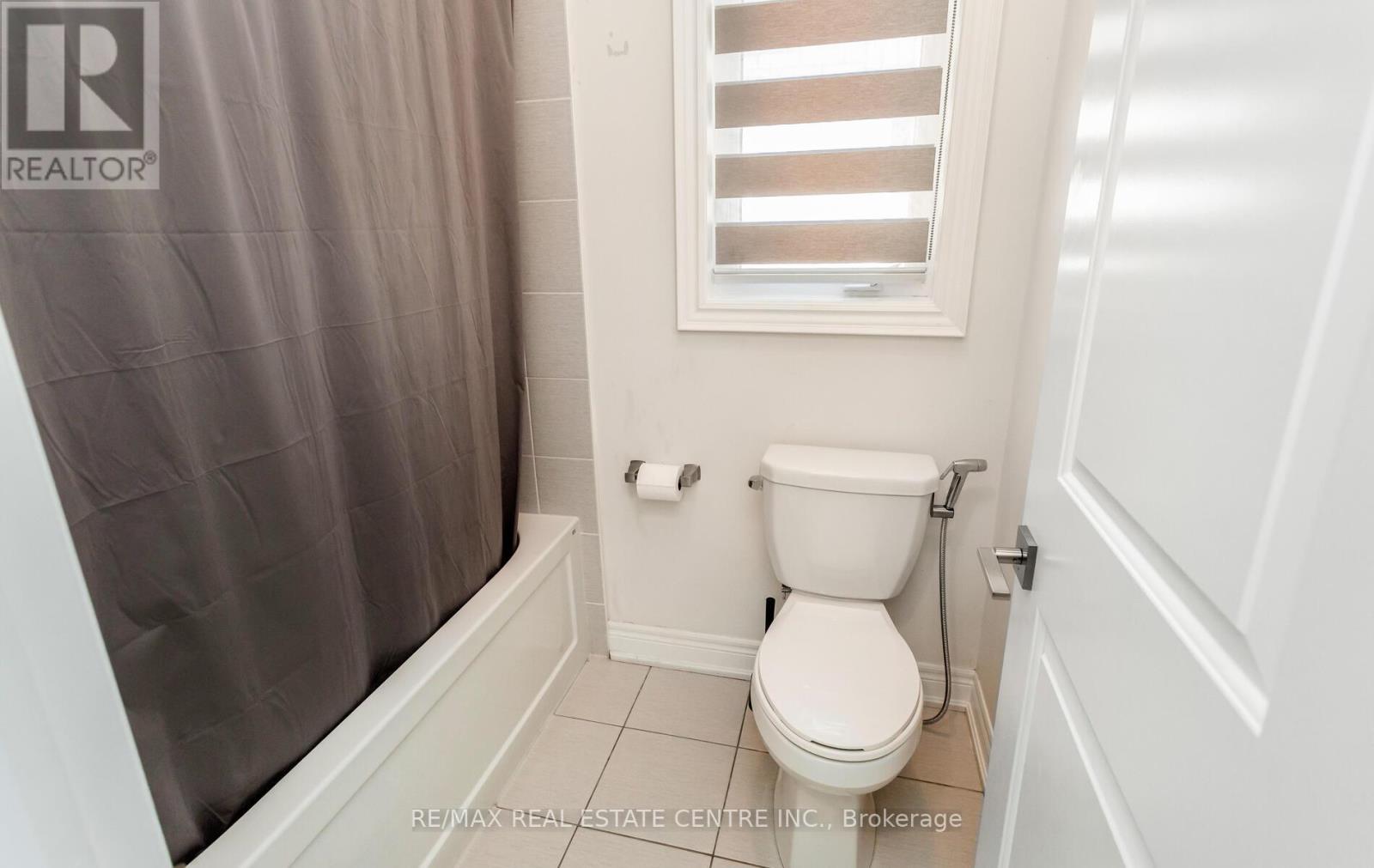 9 Rolling Acres Drive, Brampton, Ontario  L6X 5P3 - Photo 33 - W12844064