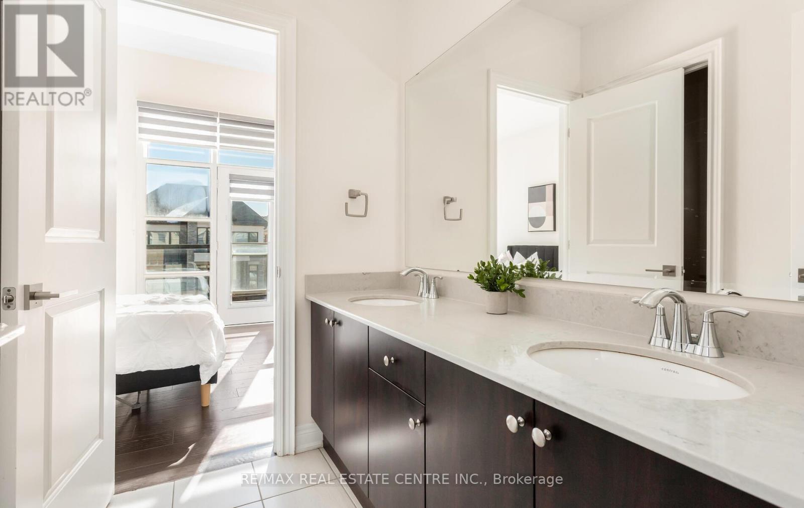 9 Rolling Acres Drive, Brampton, Ontario  L6X 5P3 - Photo 35 - W12844064