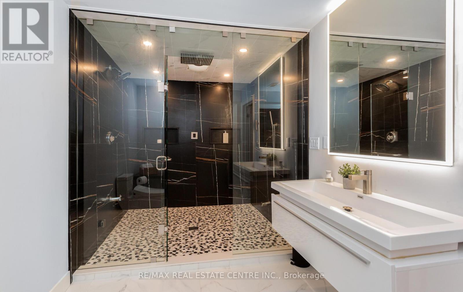 9 Rolling Acres Drive, Brampton, Ontario  L6X 5P3 - Photo 40 - W12844064