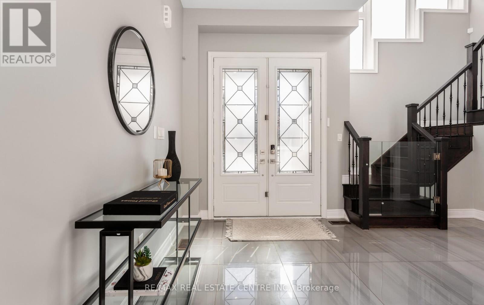 9 Rolling Acres Drive, Brampton, Ontario  L6X 5P3 - Photo 5 - W12844064