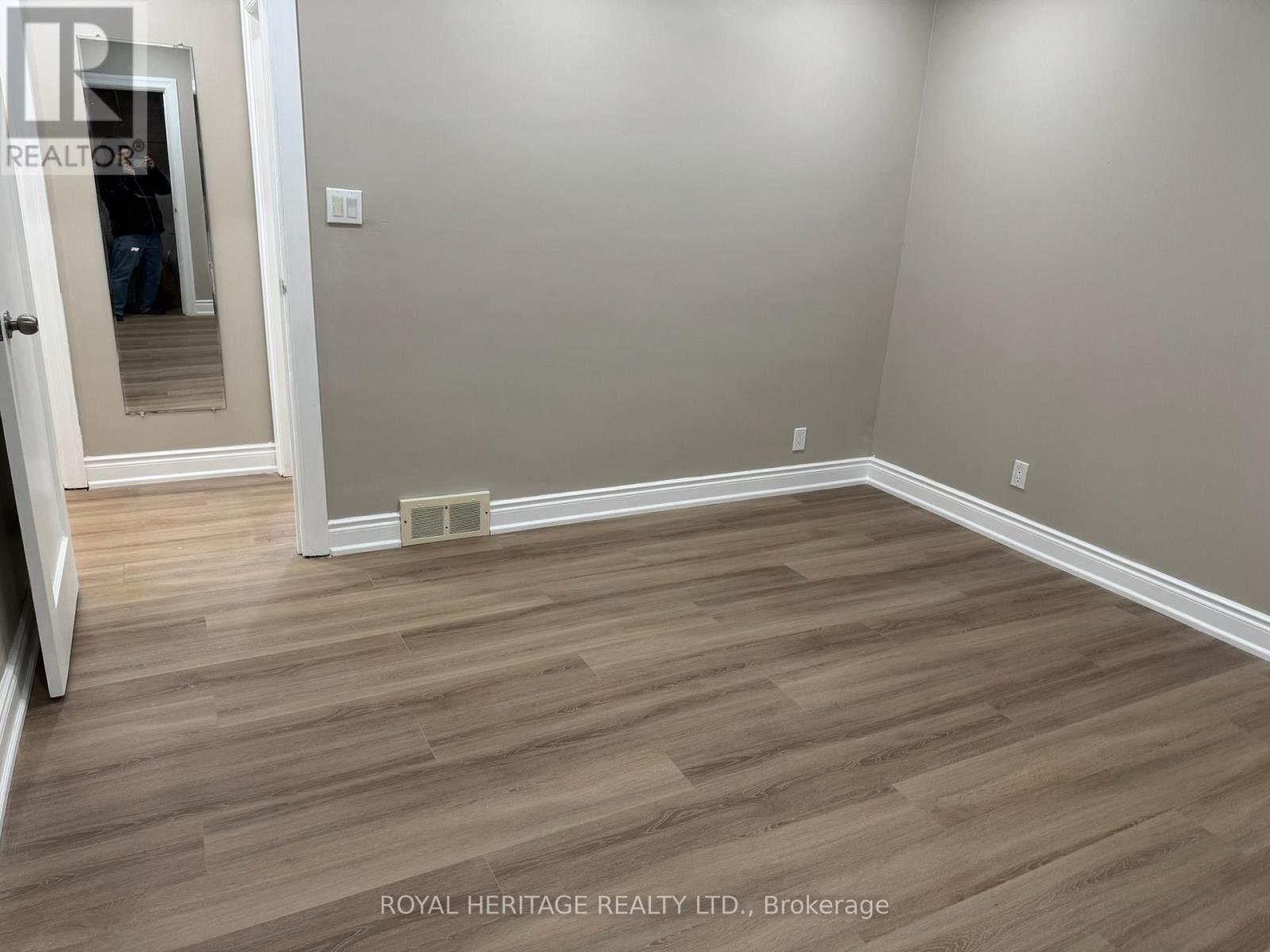 1052 King Street, Oshawa (Eastdale), Ontario  L1H 1H5 - Photo 10 - E12834626