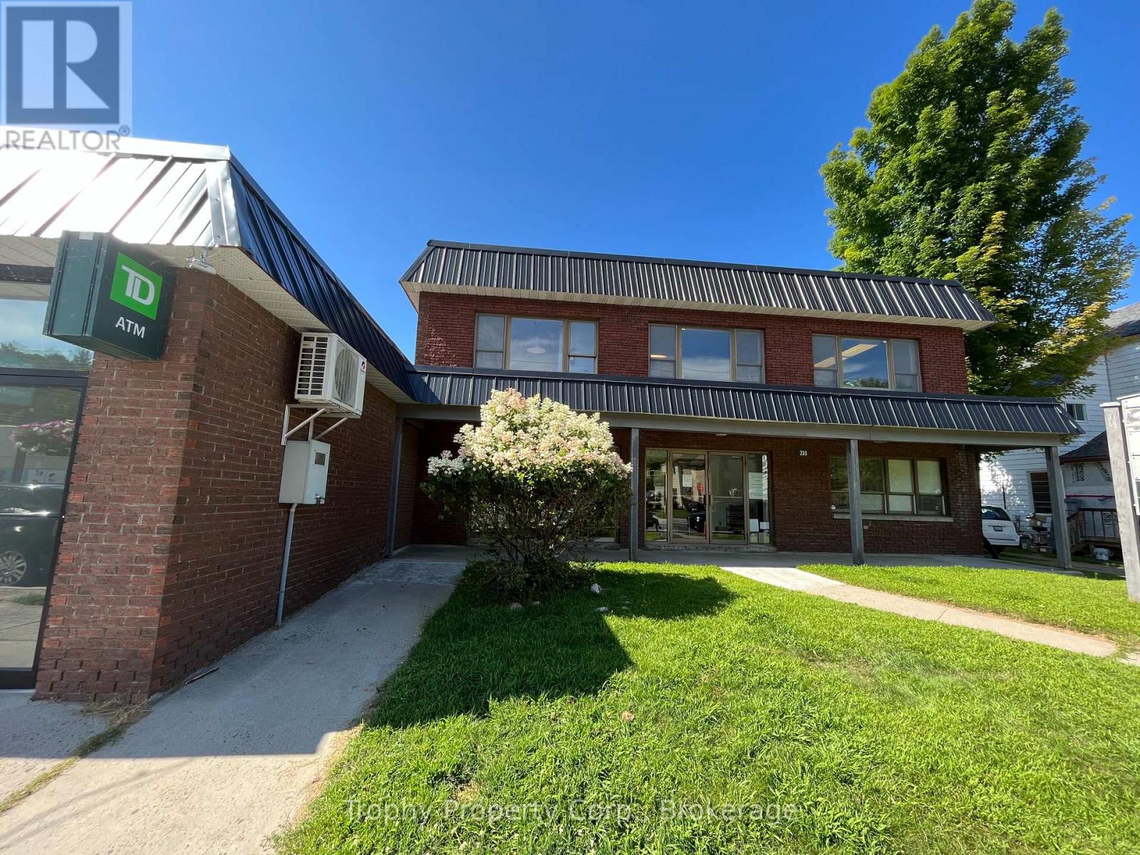 200 - 235 Highland Street, Dysart Et Al, Ontario  K0M 1S0 - Photo 1 - X12845396