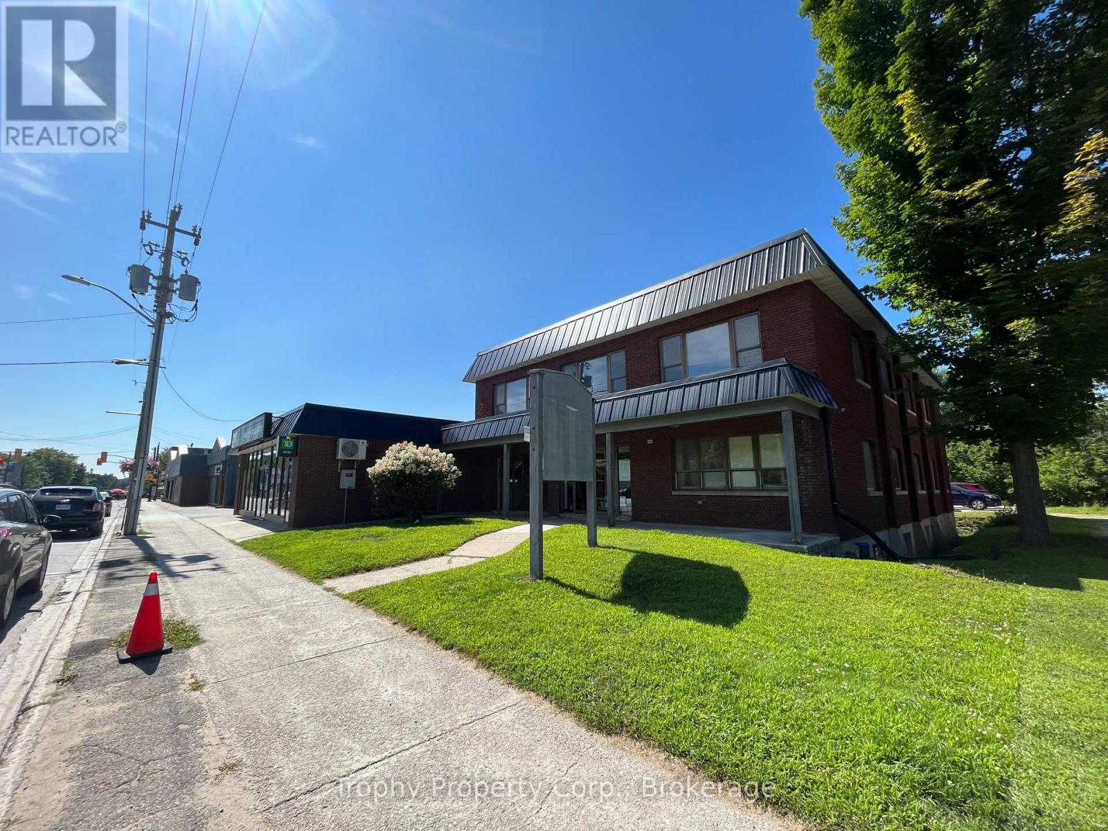 200 - 235 Highland Street, Dysart Et Al, Ontario  K0M 1S0 - Photo 2 - X12845396