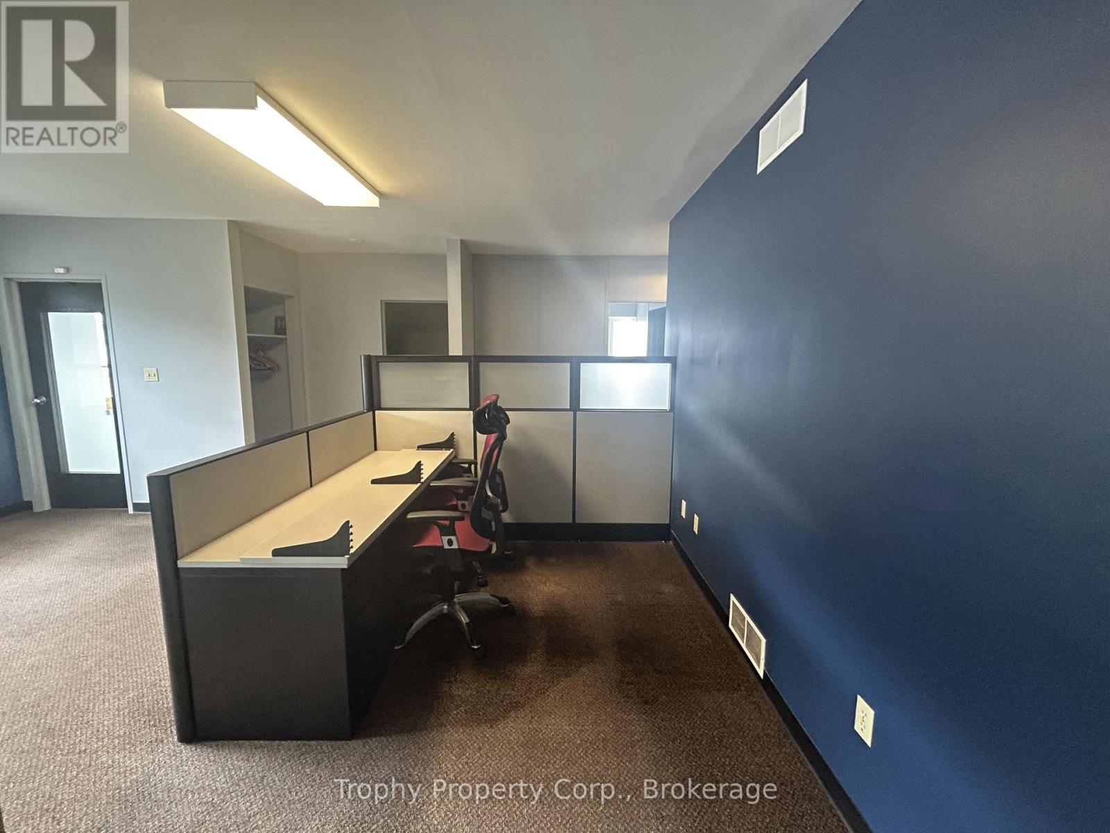 200 - 235 Highland Street, Dysart Et Al, Ontario  K0M 1S0 - Photo 3 - X12845396