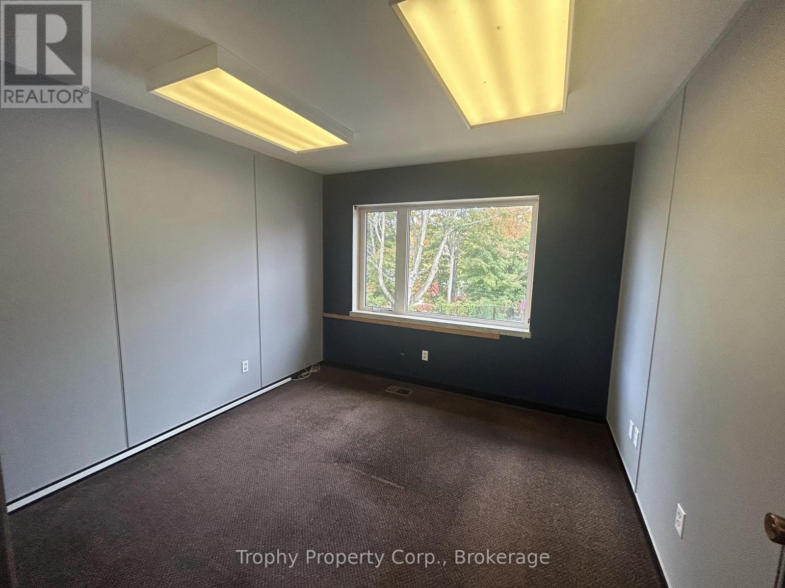 200 - 235 Highland Street, Dysart Et Al, Ontario  K0M 1S0 - Photo 7 - X12845396